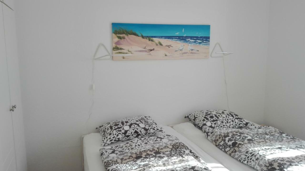 Ferienwohnungen und Haushälfte Friesland Midlum  Exterior foto